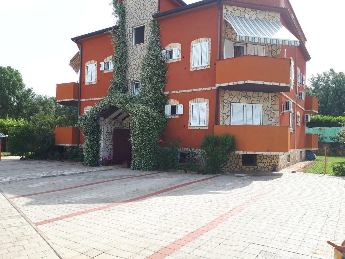 Apartments Dugonjic อูมัค ภายนอก รูปภาพ